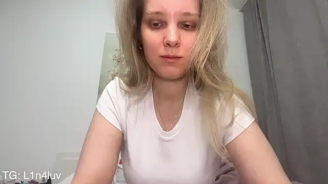 AIicaparkerc online show from 04/21/26, 01:18