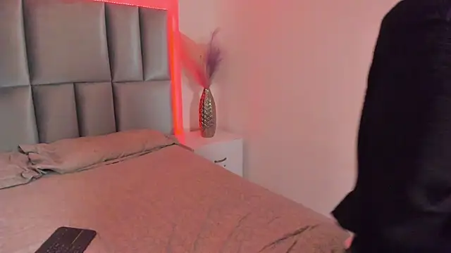 Snapshot of HollyPeach chatting on 11/02/25, 04:20 HollyPeach online show from 11/02/25, 04:20