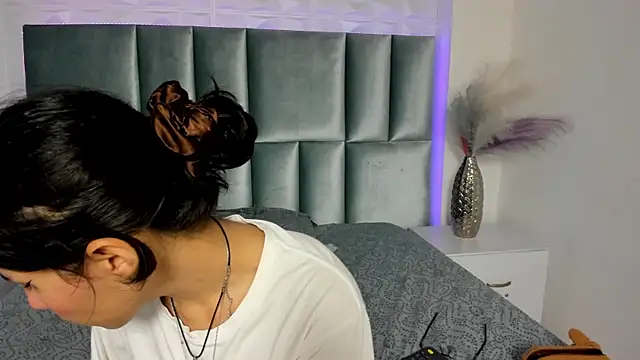 Snapshot of HollyPeach chatting on 11/25/25, 07:47 HollyPeach online show from 11/25/25, 07:47