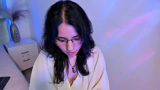 HollyPeach online show from 12/05/25, 08:16