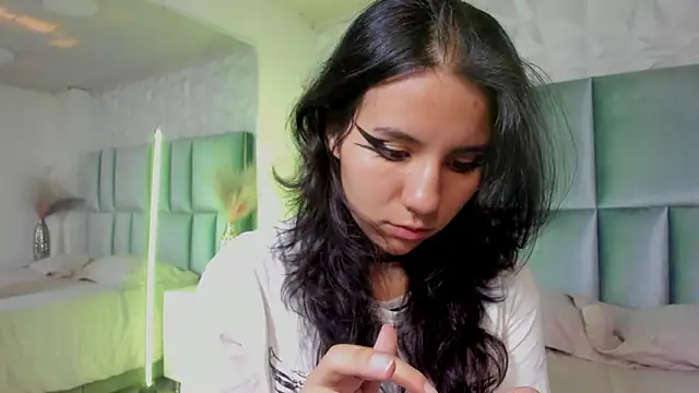 HollyPeach online show from 03/05/26, 07:32