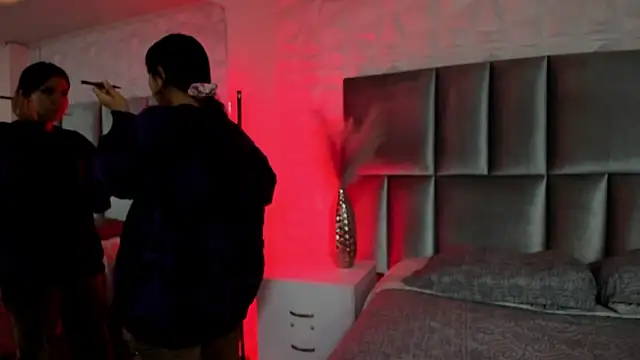 HollyPeach online show from 03/10/26, 07:30