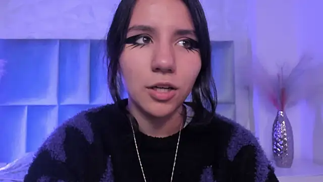 HollyPeach online show from 03/30/26, 07:37