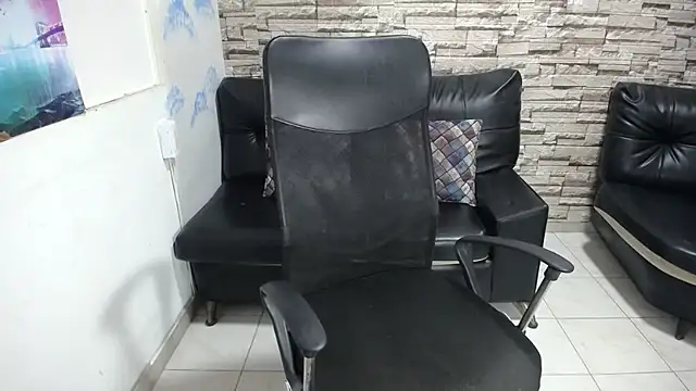 Snapshot of rom_weasley chatting on 10/17/25, 11:02 rom weasley online show from 10/17/25, 11:02