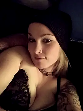 Snapshot of sexysiren93 chatting on 11/12/25, 09:32 sexysiren93 online show from 11/12/25, 09:32