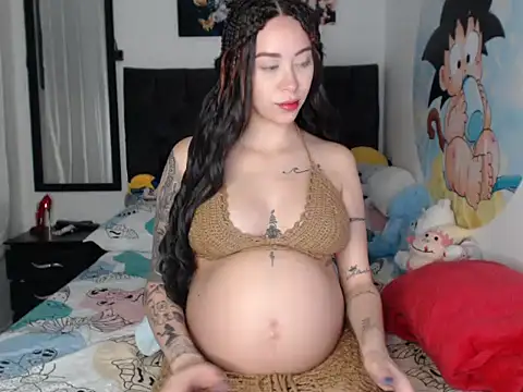 Snapshot of Queen_of_m111lk chatting on 12/18/25, 11:11 Queen of m111lk online show from 12/18/25, 11:11