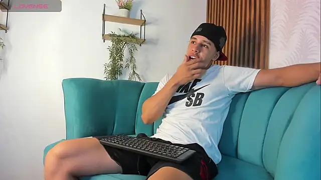 Adrian Volt online show from 12/20/25, 03:24