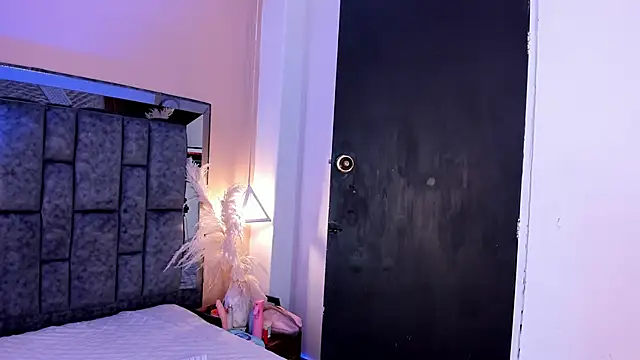 SofiRuiz  online show from 10/19/25, 03:18