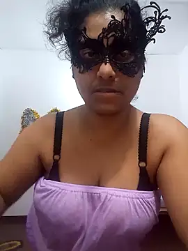 Expose Queen online show from 05/19/26, 07:42