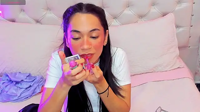 Snapshot of GabbiePrice chatting on 10/23/25, 11:20 GabbiePrice online show from 10/23/25, 11:20