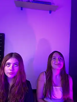 Snapshot of Leah_moon1 chatting on 12/18/25, 04:18 Leah moon1 online show from 12/18/25, 04:18