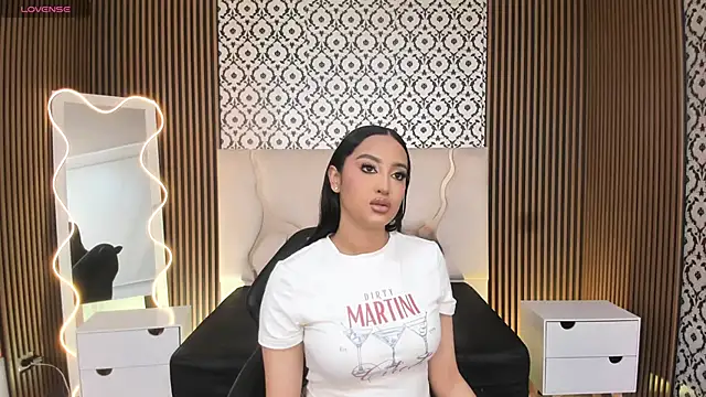 BEELLA TAY1 online show from 11/10/25, 02:16