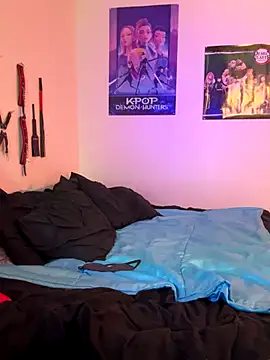 MiniMonroe online show from 12/04/25, 07:50