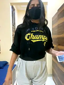 deepikaa aroraa online show from 11/22/25, 01:32