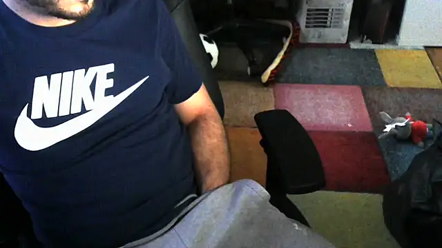 Snapshot of AlexGogo23 chatting on 11/21/25, 02:05 AlexGogo23 online show from 11/21/25, 02:05