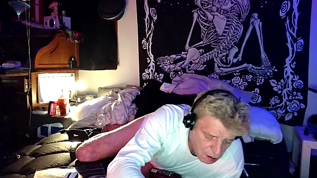 whitehole4bbc252 online show from 04/06/26, 09:32