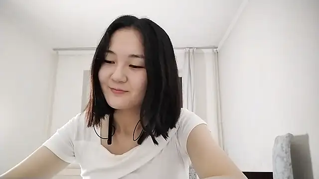 Lyndasilk online show from 10/24/25, 02:02