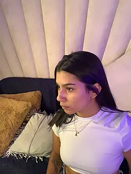 AlyssaRay online show from 12/05/25, 08:38