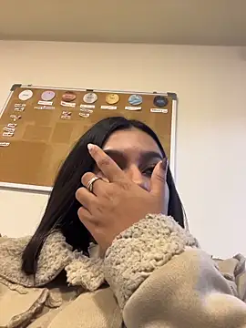 AlyssaRay online show from 04/04/26, 11:40