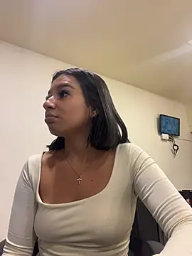 AlyssaRay online show from 05/18/26, 04:02