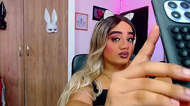 Snapshot of Sofiabigcock22 chatting on 12/02/25, 02:01 Sofiabigcock22 online show from 12/02/25, 02:01