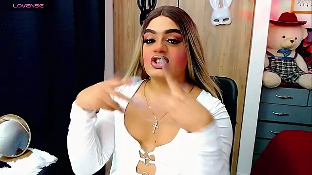 Snapshot of Sofiabigcock22 chatting on 12/23/25, 04:54 Sofiabigcock22 online show from 12/23/25, 04:54