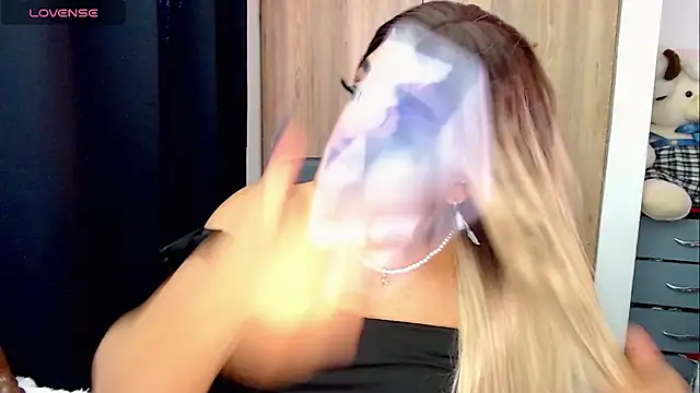 Snapshot of Sofiabigcock22 chatting on 01/06/26, 06:11 Sofiabigcock22 online show from 01/06/26, 06:11