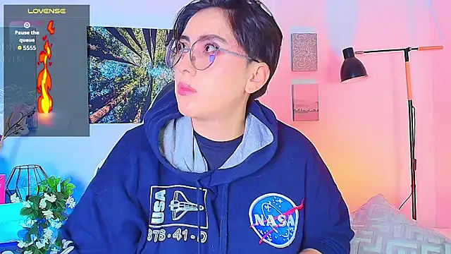 Snapshot of Alex_carter chatting on 11/20/25, 10:15 Alex carter online show from 11/20/25, 10:15