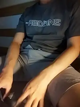 Snapshot of gande_003 chatting on 11/13/25, 05:01 gande 003 online show from 11/13/25, 05:01