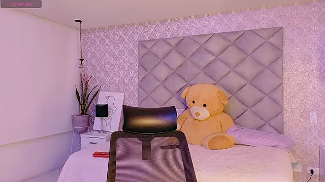 CARO ADAMS1 online show from 03/04/26, 11:16