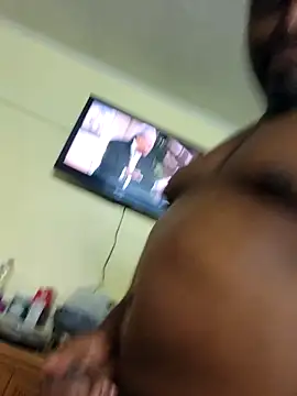 Snapshot of diquemon chatting on 10/25/25, 06:10 diquemon online show from 10/25/25, 06:10