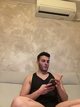 Snapshot of Camaraman05 chatting on 02/21/26, 06:47 Camaraman05 online show from 02/21/26, 06:47