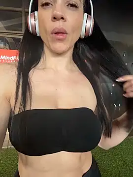 Snapshot of Kattefit chatting on 05/11/26, 03:51 Kattefit online show from 05/11/26, 03:51