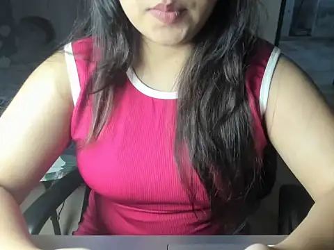 Snapshot of Divya68 chatting on 12/17/25, 05:19 Divya68 online show from 12/17/25, 05:19