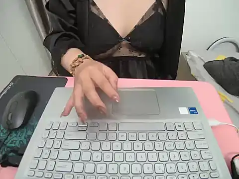 Hanna Mina online show from 01/15/26, 02:38