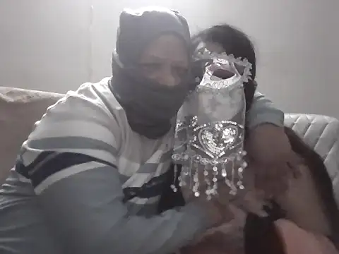 Snapshot of sassycouple3x chatting on 11/16/25, 11:27 sassycouple3x online show from 11/16/25, 11:27