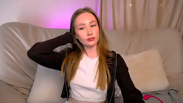 EllyColins online show from 05/26/26, 03:24