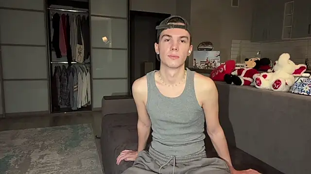 Jeremy1Scott online show from 11/21/25, 03:27