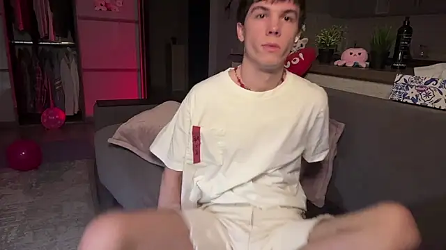 Jeremy1Scott online show from 12/02/25, 09:43