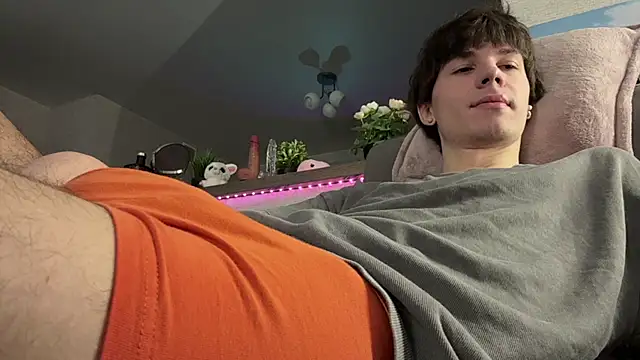 Jeremy1Scott online show from 02/06/26, 04:17