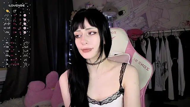 Snapshot of MiranaLieberttt chatting on 05/17/26, 10:06 MiranaLieberttt online show from 05/17/26, 10:06