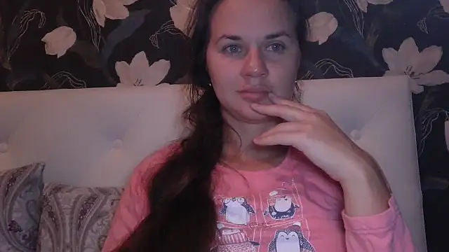 Snapshot of GiaaCaranggi chatting on 10/19/25, 07:03 GiaaCaranggi online show from 10/19/25, 07:03