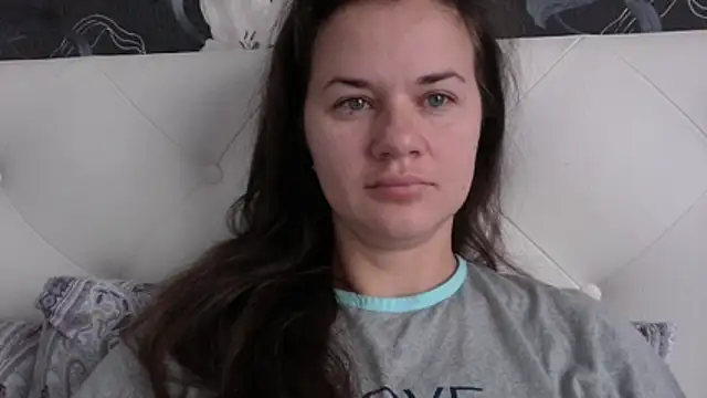 Snapshot of GiaaCaranggi chatting on 11/15/25, 07:05 GiaaCaranggi online show from 11/15/25, 07:05