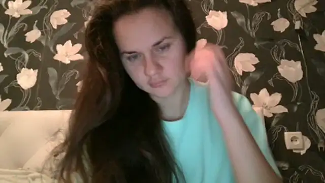 Snapshot of GiaaCaranggi chatting on 12/14/25, 08:35 GiaaCaranggi online show from 12/14/25, 08:35