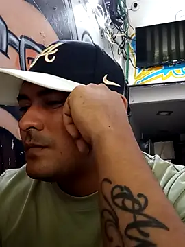 sexyandres 23 online show from 04/17/26, 01:58