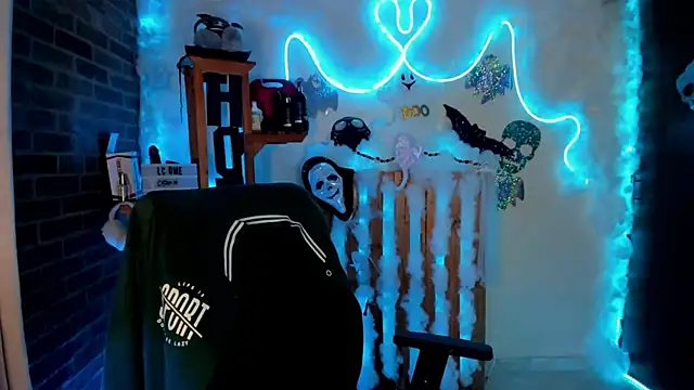 Lizz martins online show from 10/17/25, 02:04