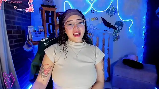 Lizz martins online show from 10/22/25, 01:39