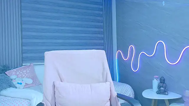 Snapshot of Naaomi_cute chatting on 10/25/25, 08:55 Naaomi cute online show from 10/25/25, 08:55