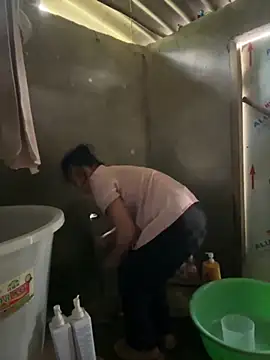 Linh-xxx online show from 10/17/25, 06:27