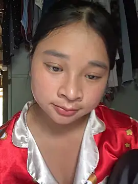 Linh-xxx online show from 10/31/25, 06:14